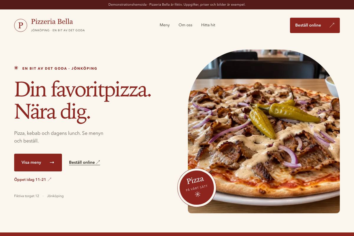 Skärmbild av Pizzeria Bellas hemsida med pizzabild och restaurangens design.